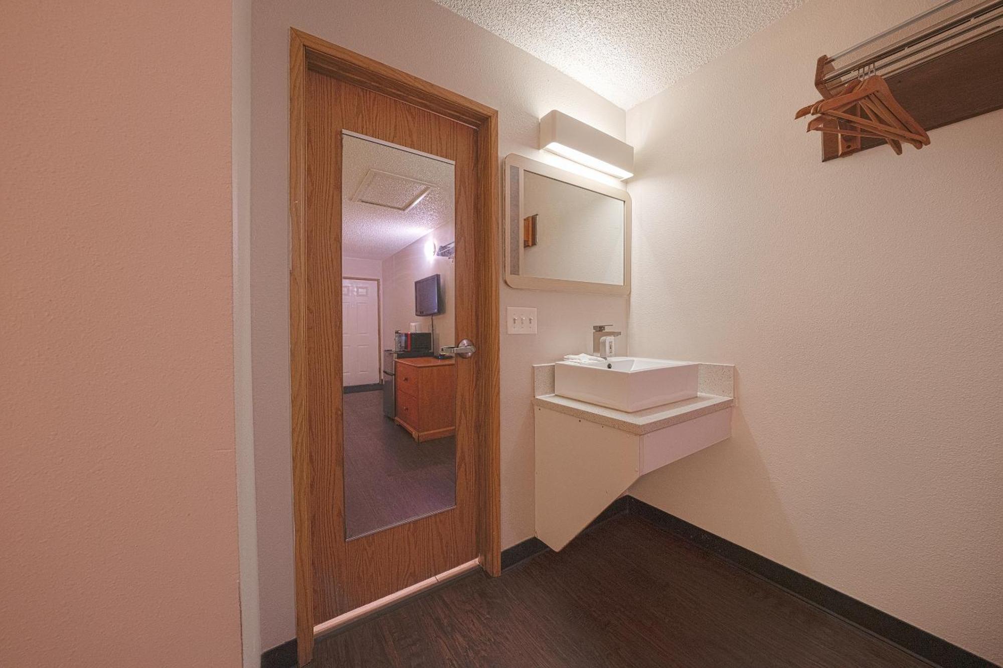 Budget By Oyo - Portland Clackamas Motel